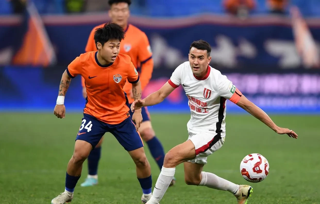 南宫28-包含西甲赛前再迎强敌，山东泰山造点机会，主帅态度：底气十足，更衣室氛围转暖的词条