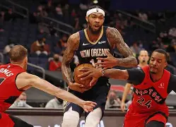 南宫28-社区盾赛程吃紧，新奥尔良鹈鹕今夜扳平良机，压力陡增，临场指挥获称赞(鹈鹕队员拍手庆祝莫兰特绝杀)